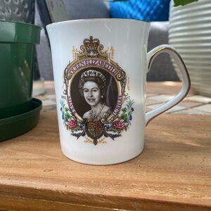 Queen Elizabeth II Commemorative Mug - Silver Jubilee